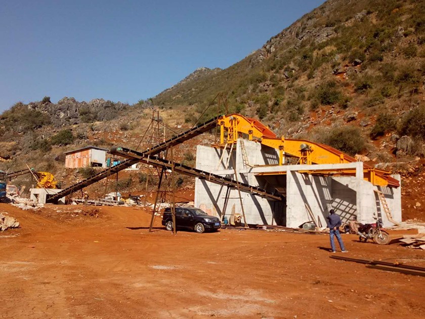 文山王總日產(chǎn)700方平振篩安裝現(xiàn)場